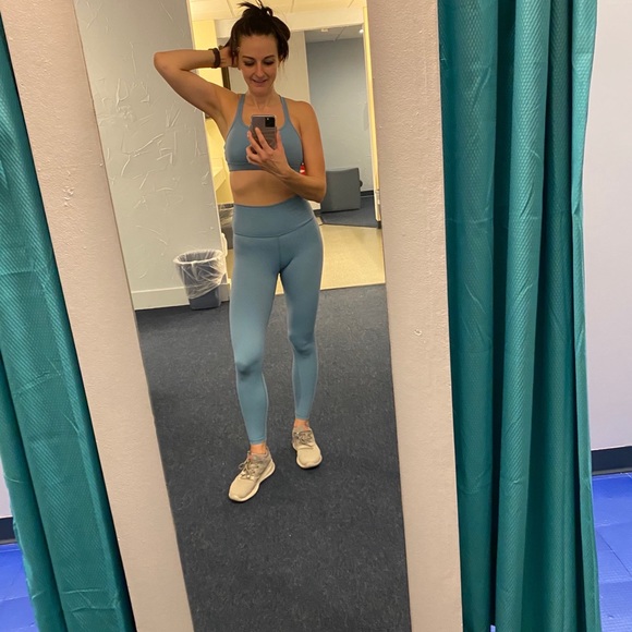 EQYL active wear set in turquoise size small. - Picture 3 of 3